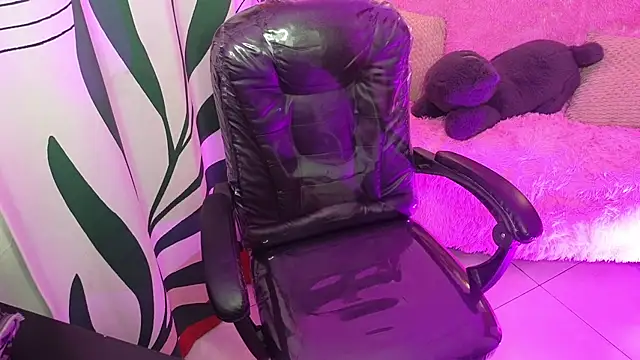 Snapshot of kathie_lozada chatting on 09.24.25 kathie lozada online show from 09.24.25