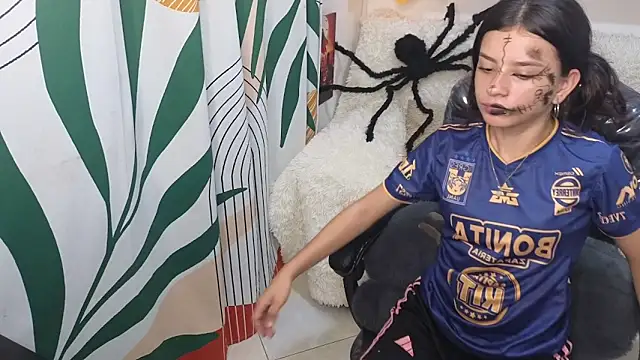 Snapshot of kathie_lozada chatting on 10.08.25 kathie lozada online show from 10.08.25