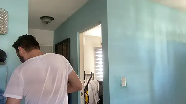 Snapshot of Alexitho25 chatting on 10.26.25 Alexitho25 online show from 10.26.25