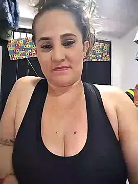 Snapshot of dayana2021 chatting on 10.17.25 dayana2021 online show from 10.17.25