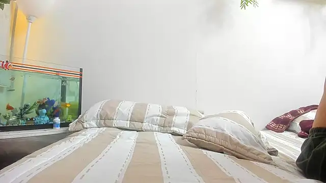 Snapshot of Angel_superhuge chatting on 10.02.25 Angel superhuge online show from 10.02.25