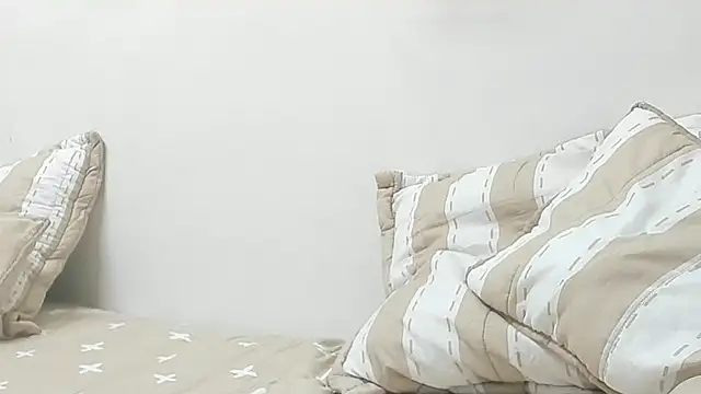 Snapshot of Angel_superhuge chatting on 10.13.25 Angel superhuge online show from 10.13.25