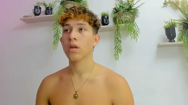 Snapshot of Angel_superhuge chatting on 10.24.25 Angel superhuge online show from 10.24.25