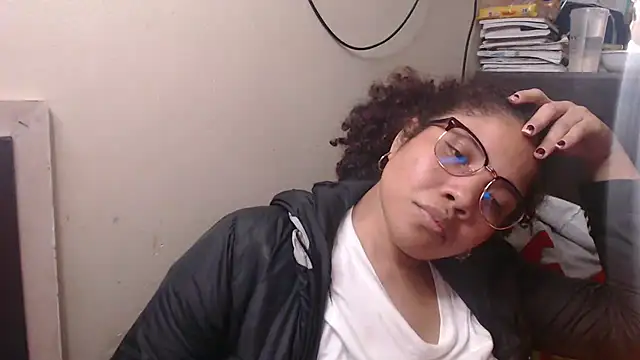 Snapshot of madelene chatting on 02.18.25 madelene online show from 02.18.25