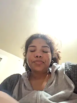 Snapshot of madelene chatting on 02.19.25 madelene online show from 02.19.25