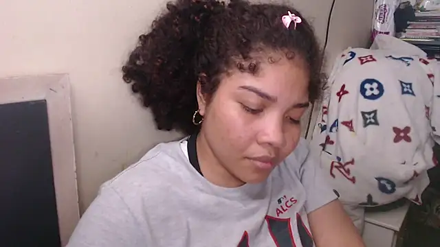 Snapshot of madelene chatting on 03.15.25 madelene online show from 03.15.25