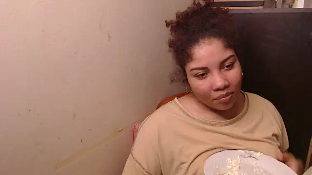 Snapshot of madelene chatting on 11.04.25 madelene online show from 11.04.25