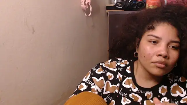 Snapshot of madelene chatting on 11.17.25 madelene online show from 11.17.25