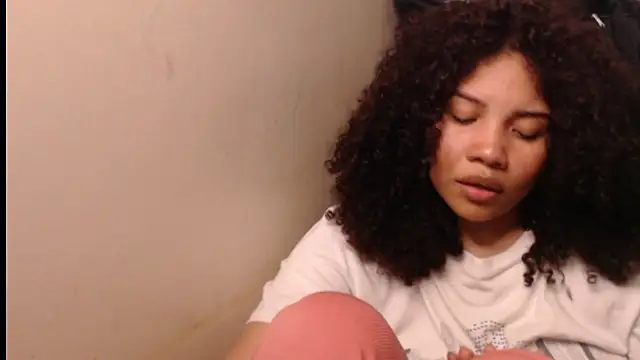 Snapshot of madelene chatting on 12.14.25 madelene online show from 12.14.25