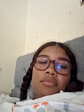 Snapshot of madelene chatting on 02.04.26 madelene online show from 02.04.26