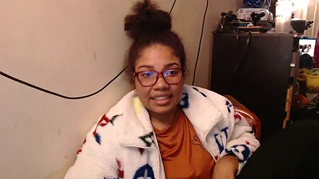 Snapshot of madelene chatting on 03.04.26 madelene online show from 03.04.26