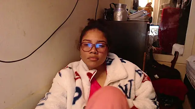 Snapshot of madelene chatting on 03.06.26 madelene online show from 03.06.26