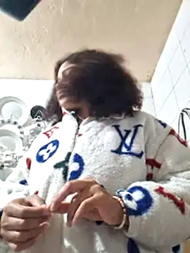 Snapshot of madelene chatting on 04.01.26 madelene online show from 04.01.26