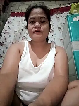 Snapshot of DignaRocero chatting on 10.20.25 DignaRocero online show from 10.20.25