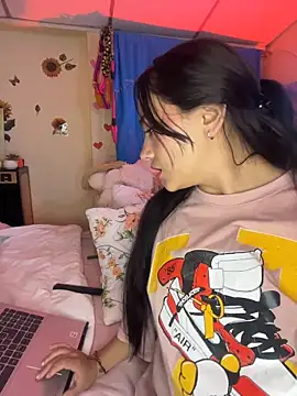 Snapshot of MiaRousexxx_ chatting on 10.21.25 MiaRousexxx online show from 10.21.25