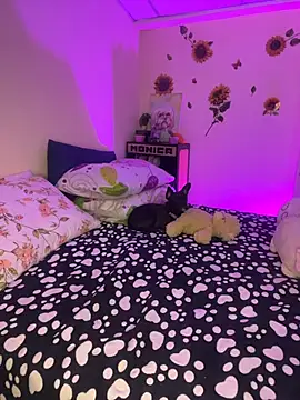 Snapshot of MiaRousexxx_ chatting on 10.27.25 MiaRousexxx online show from 10.27.25