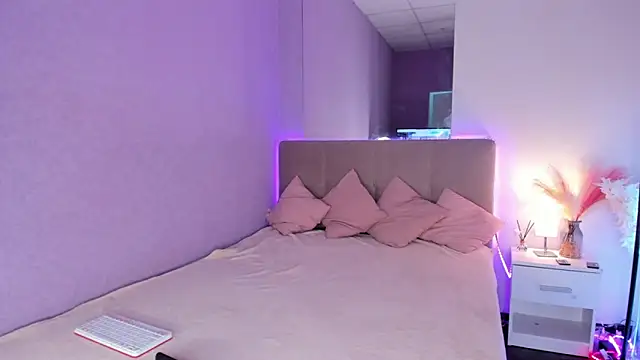 NikkiBustt online show from 10.07.25