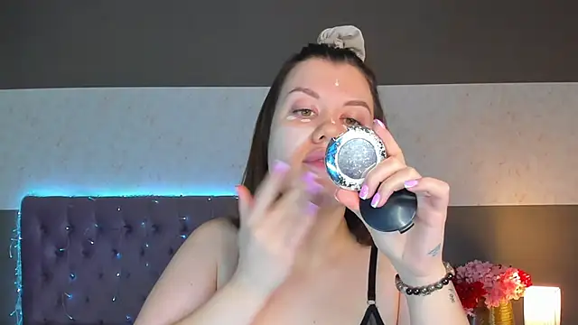 NikkiBustt online show from 02.19.26