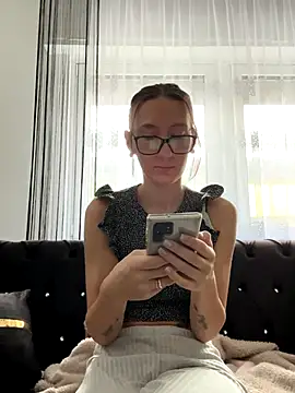 Emilia Mausi online show from 10.12.25