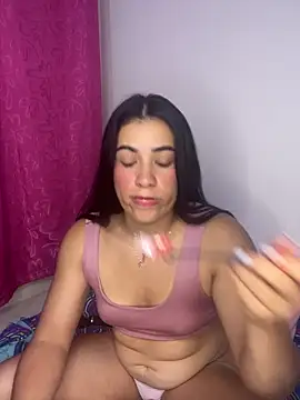 Snapshot of alice_shyness chatting on 09.27.25 alice shyness online show from 09.27.25