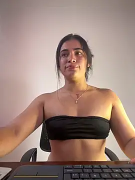 Snapshot of alice_shyness chatting on 10.29.25 alice shyness online show from 10.29.25