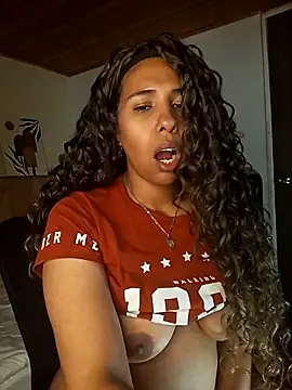 IVONNE COLLINS33 online show from 11.04.25