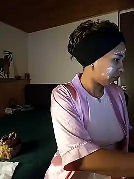 IVONNE COLLINS33 online show from 12.04.25