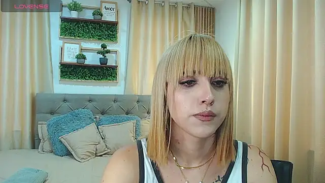 Snapshot of zohet_kriss chatting on 10.14.25 zohet kriss online show from 10.14.25