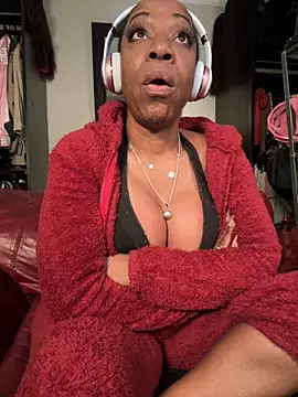 Snapshot of Kennady_Buxum_Goddess chatting on 10.04.25 Kennady Buxum Goddess online show from 10.04.25