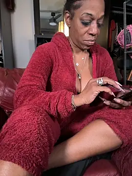 Snapshot of Kennady_Buxum_Goddess chatting on 10.05.25 Kennady Buxum Goddess online show from 10.05.25