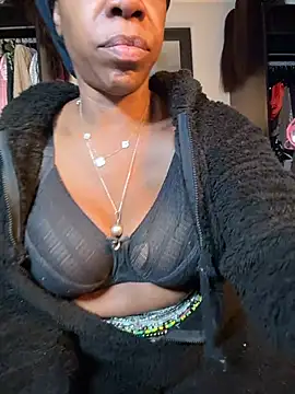 Snapshot of Kennady_Buxum_Goddess chatting on 10.28.25 Kennady Buxum Goddess online show from 10.28.25