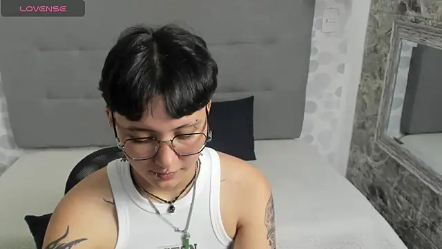 emahills  axelrose online show from 09.12.25