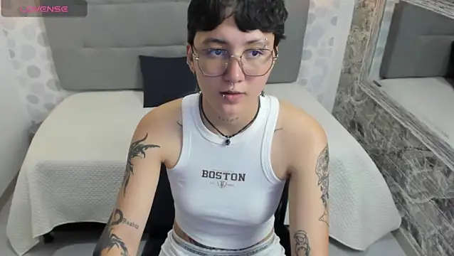 emahills  axelrose online show from 09.13.25