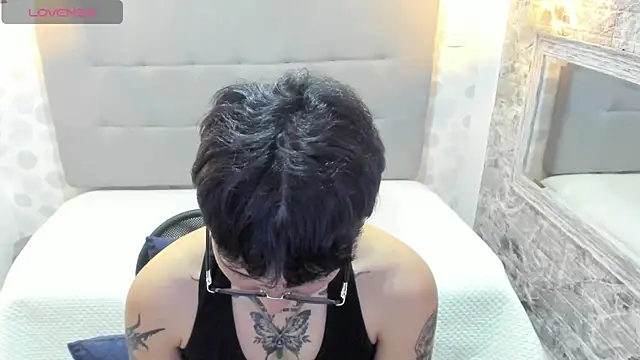 emahills  axelrose online show from 09.16.25