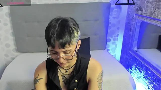 emahills  axelrose online show from 09.20.25