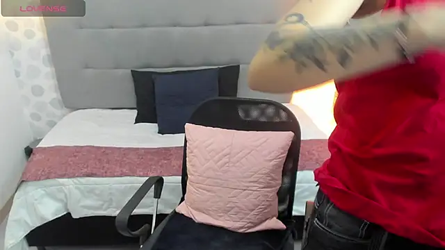 emahills  axelrose online show from 10.07.25