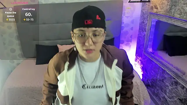 emahills  axelrose online show from 10.09.25