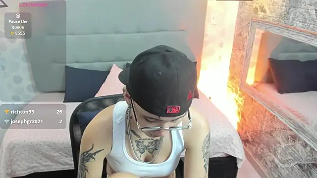 emahills  axelrose online show from 10.09.25