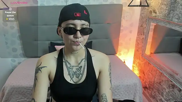 emahills  axelrose online show from 10.12.25