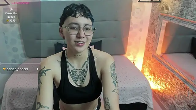 emahills  axelrose online show from 10.14.25