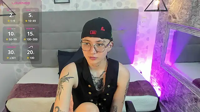 emahills  axelrose online show from 10.18.25