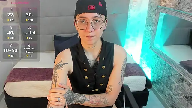 emahills  axelrose online show from 10.20.25