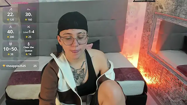 emahills  axelrose online show from 10.25.25