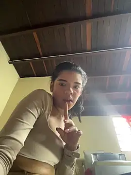 Snapshot of Miagomezx chatting on 12.15.25 Miagomezx online show from 12.15.25