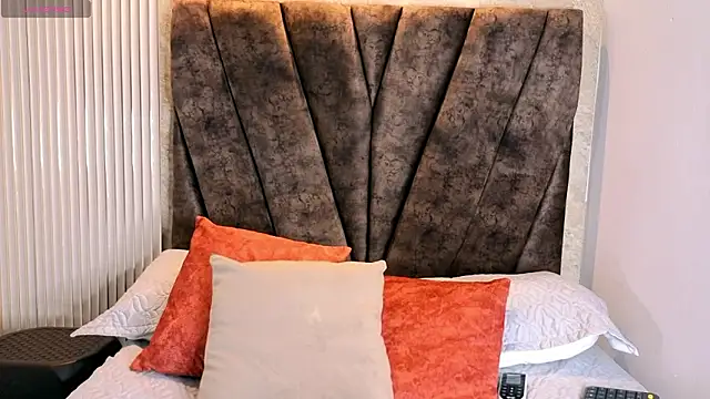 Snapshot of Miagomezx chatting on 02.25.26 Miagomezx online show from 02.25.26