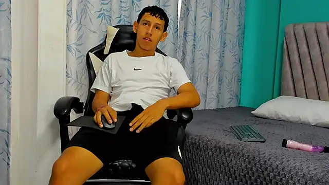 Snapshot of Felipe_Gonzales chatting on 09.23.25 Felipe Gonzales online show from 09.23.25