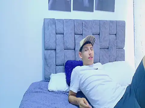 Snapshot of Felipe_Gonzales chatting on 09.24.25 Felipe Gonzales online show from 09.24.25