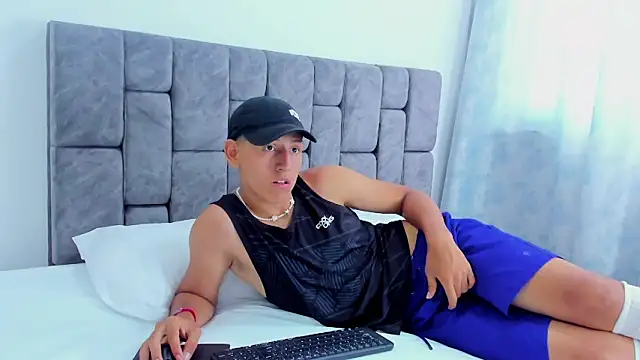 Snapshot of Felipe_Gonzales chatting on 10.07.25 Felipe Gonzales online show from 10.07.25