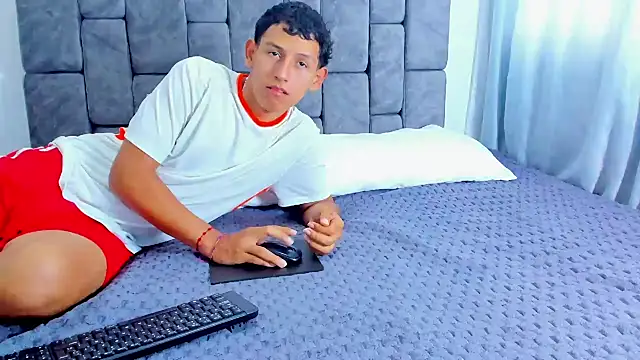 Snapshot of Felipe_Gonzales chatting on 10.12.25 Felipe Gonzales online show from 10.12.25