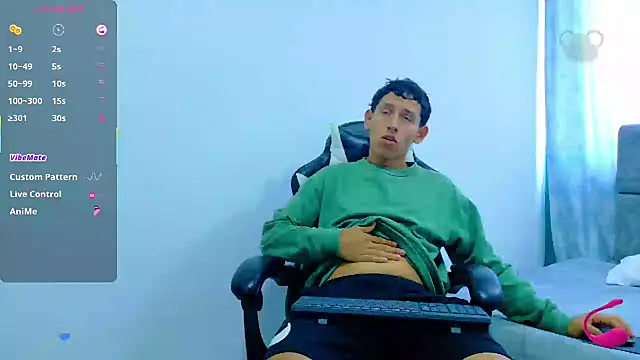 Snapshot of Felipe_Gonzales chatting on 10.24.25 Felipe Gonzales online show from 10.24.25